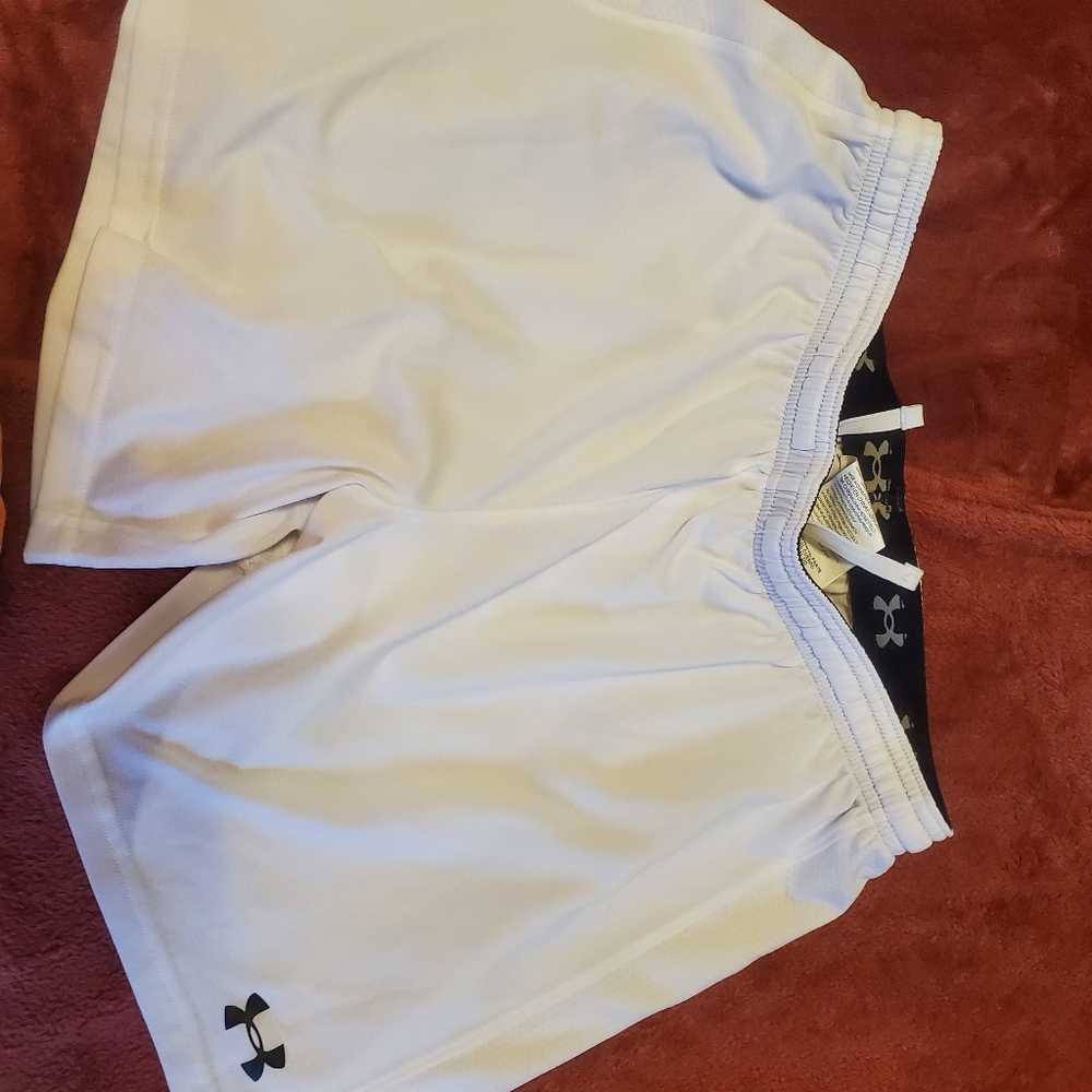 Under Armour Gym Shorts size Medium